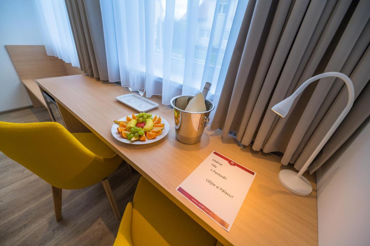 Wellness Hotel Iris Pavlov Ngoại thất bức ảnh