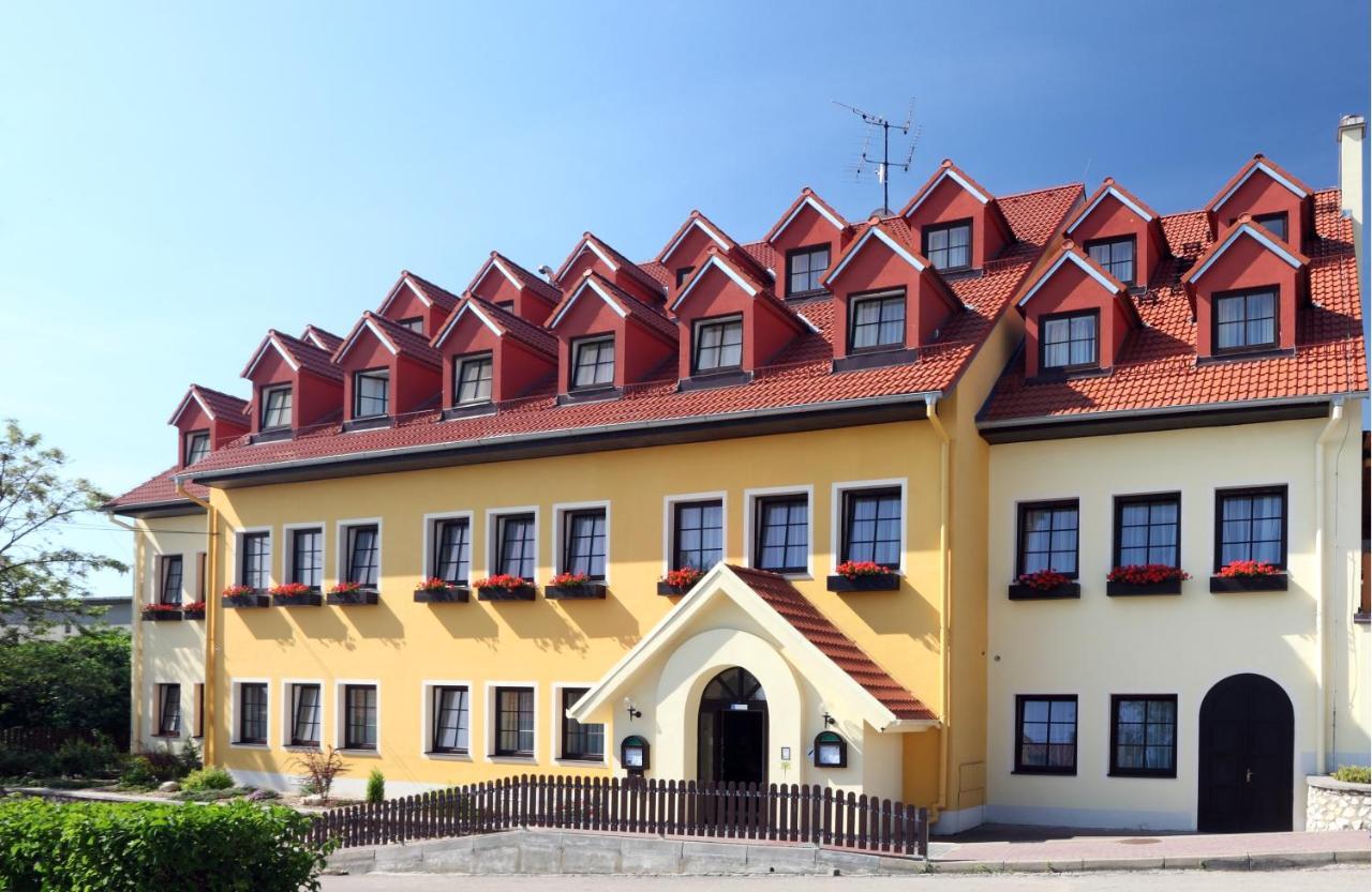 Wellness Hotel Iris Pavlov Ngoại thất bức ảnh