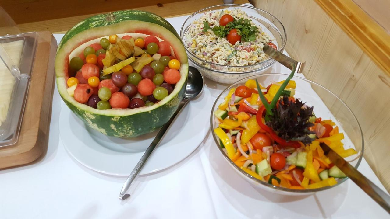 Wellness Hotel Iris Pavlov Ngoại thất bức ảnh