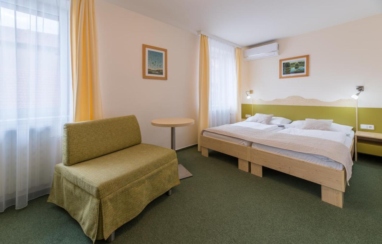 Wellness Hotel Iris Pavlov Ngoại thất bức ảnh
