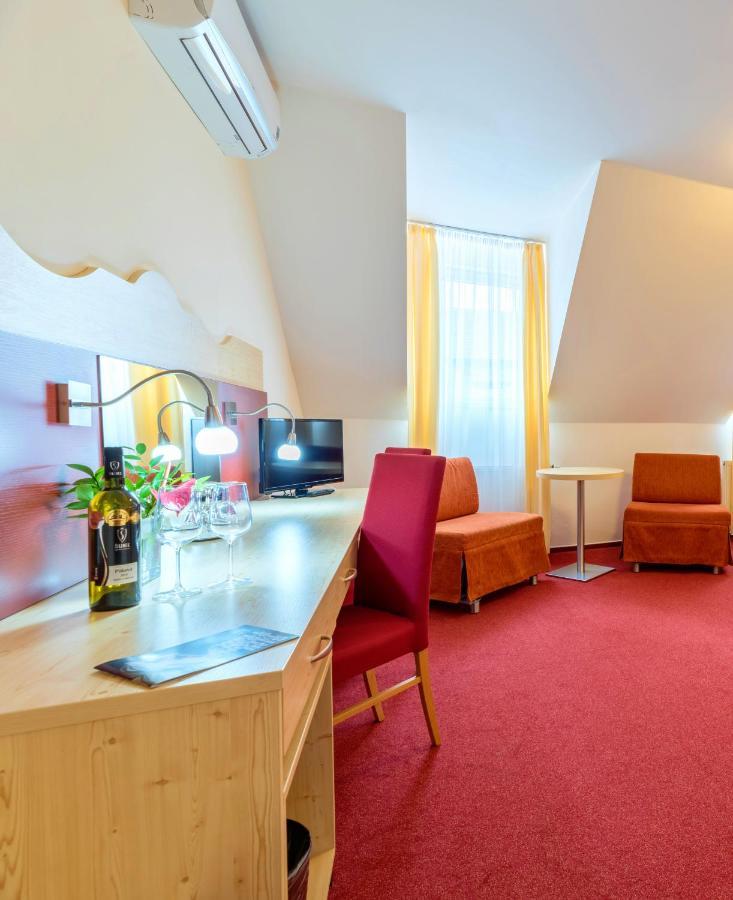 Wellness Hotel Iris Pavlov Ngoại thất bức ảnh
