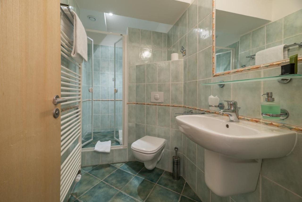 Wellness Hotel Iris Pavlov Ngoại thất bức ảnh